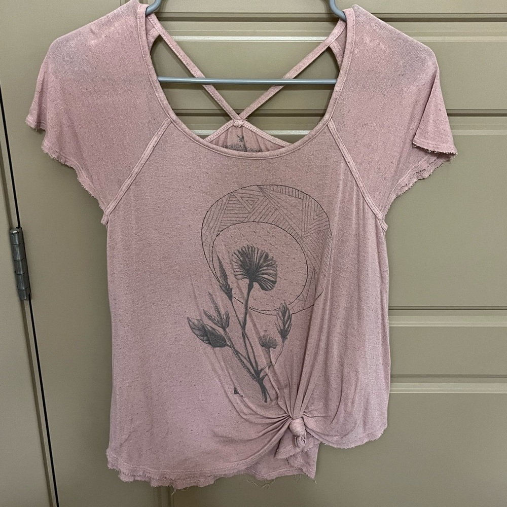 American Eagle- T-Shirt- Cut outs on back- Good condition